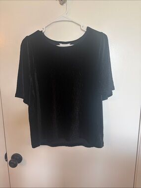 Time and Tru Black Crinkle Short Sleeve Tee